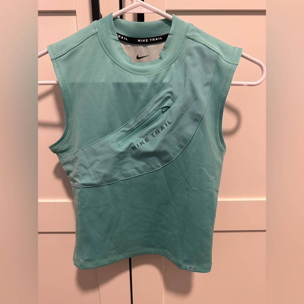 Nike Trail tech tank top